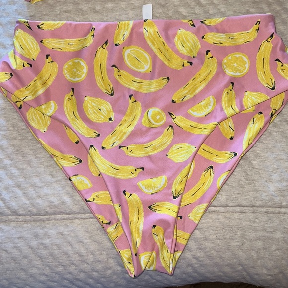 Merilees fruit bikini - Picture 2 of 7